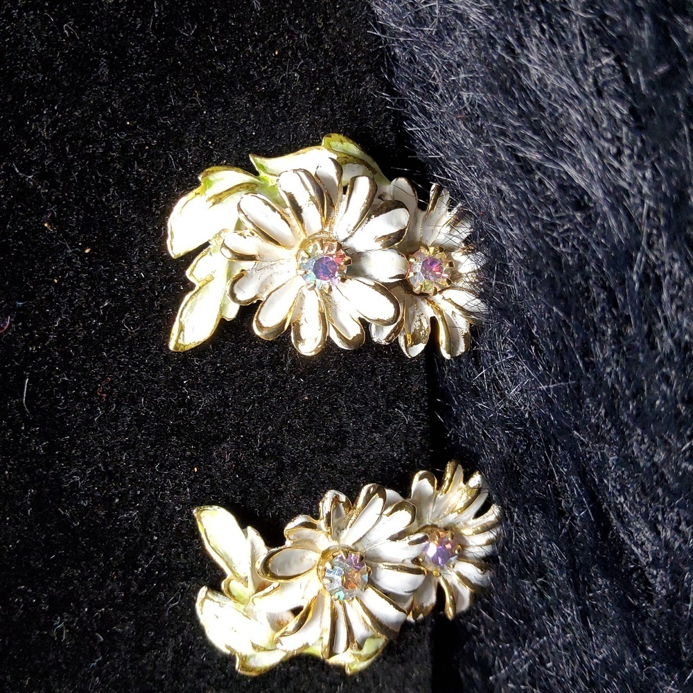 KRAMER Double DAISY EARRINGS aurora boreallis crystals enamel goldtone clips